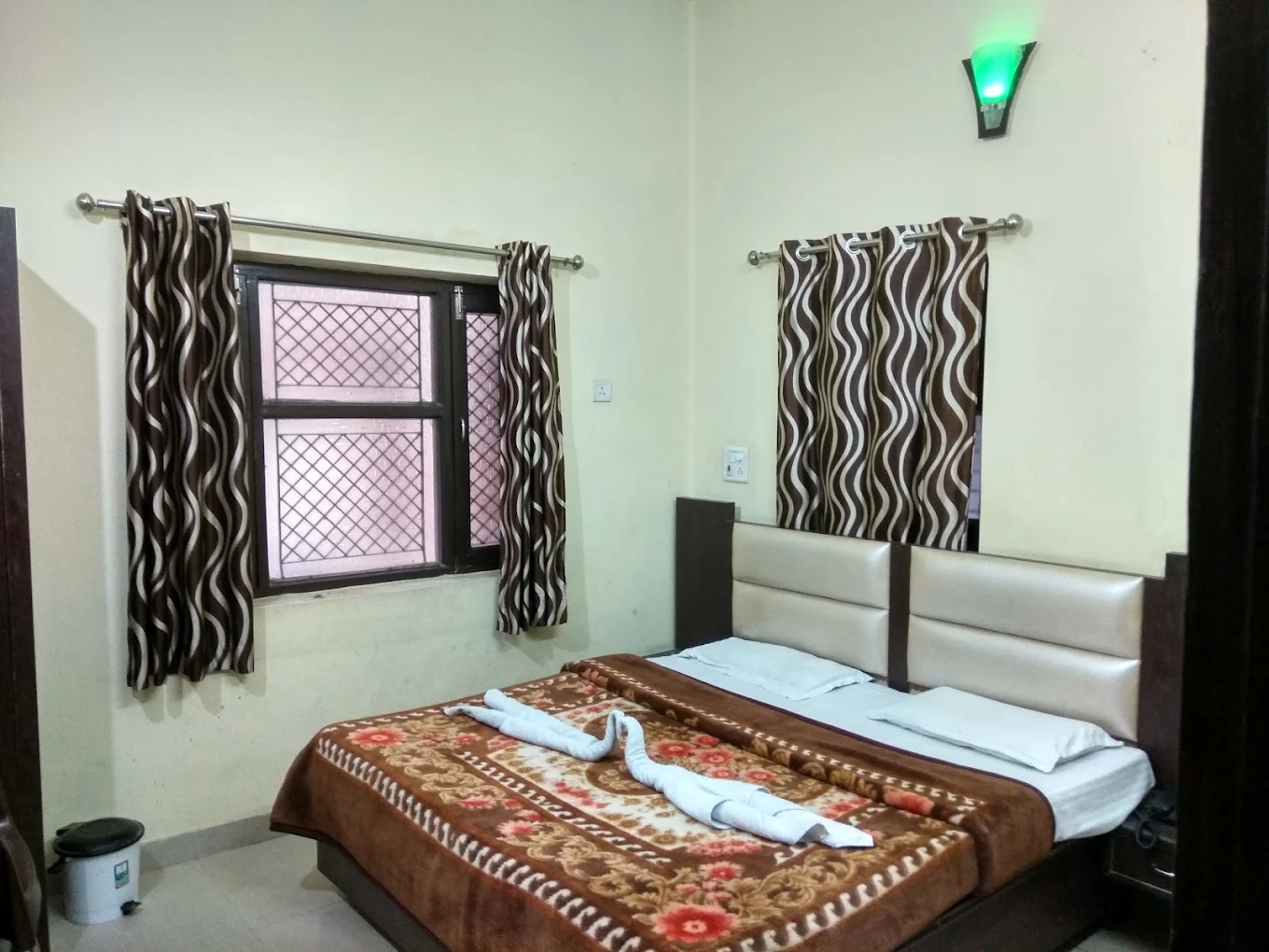 Super Deluxe room at Varahaswamy Guest House in Tirumala